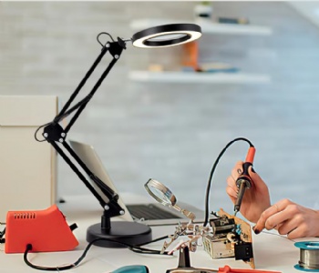 Magnifying glass LED table lamp